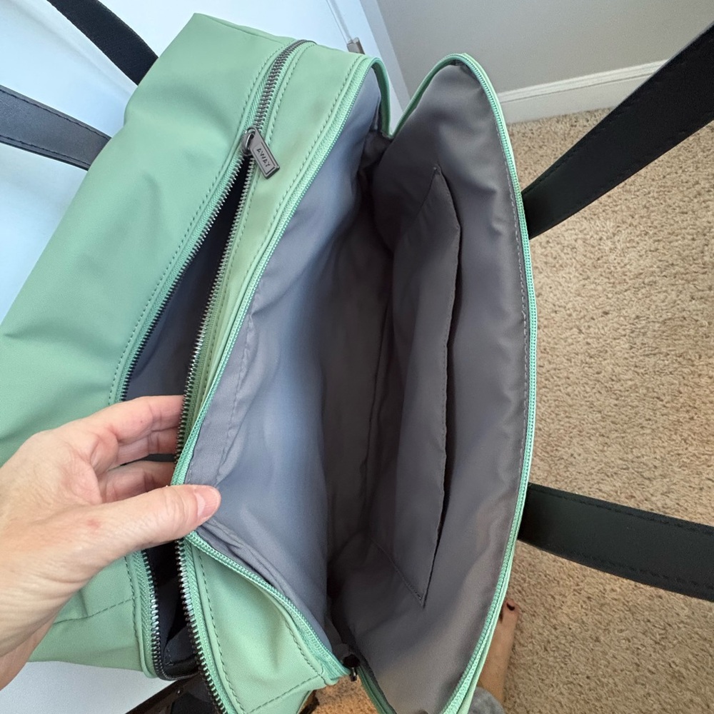 Away Everywhere Bag - NEW - Picture 2 of 15
